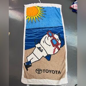 Vintage Mr. Met Toyota Beach Towel